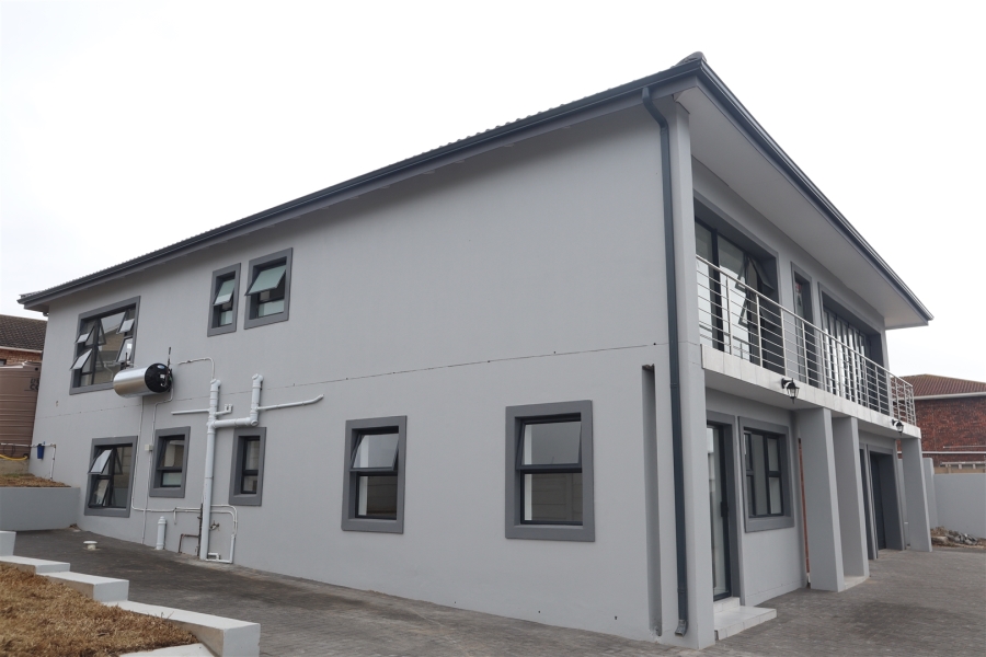 5 Bedroom Property for Sale in Wavecrest Eastern Cape